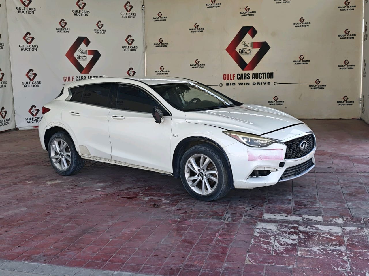 2017 INFINITI QX30 BASE