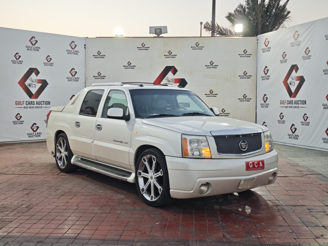 2010 CADILLAC ESCALADE 