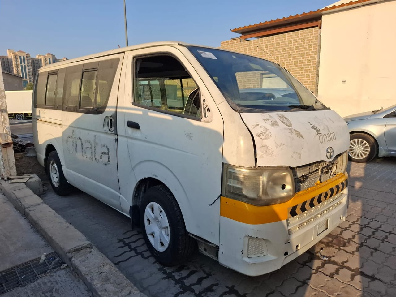 TOYOTA Hiace 2012